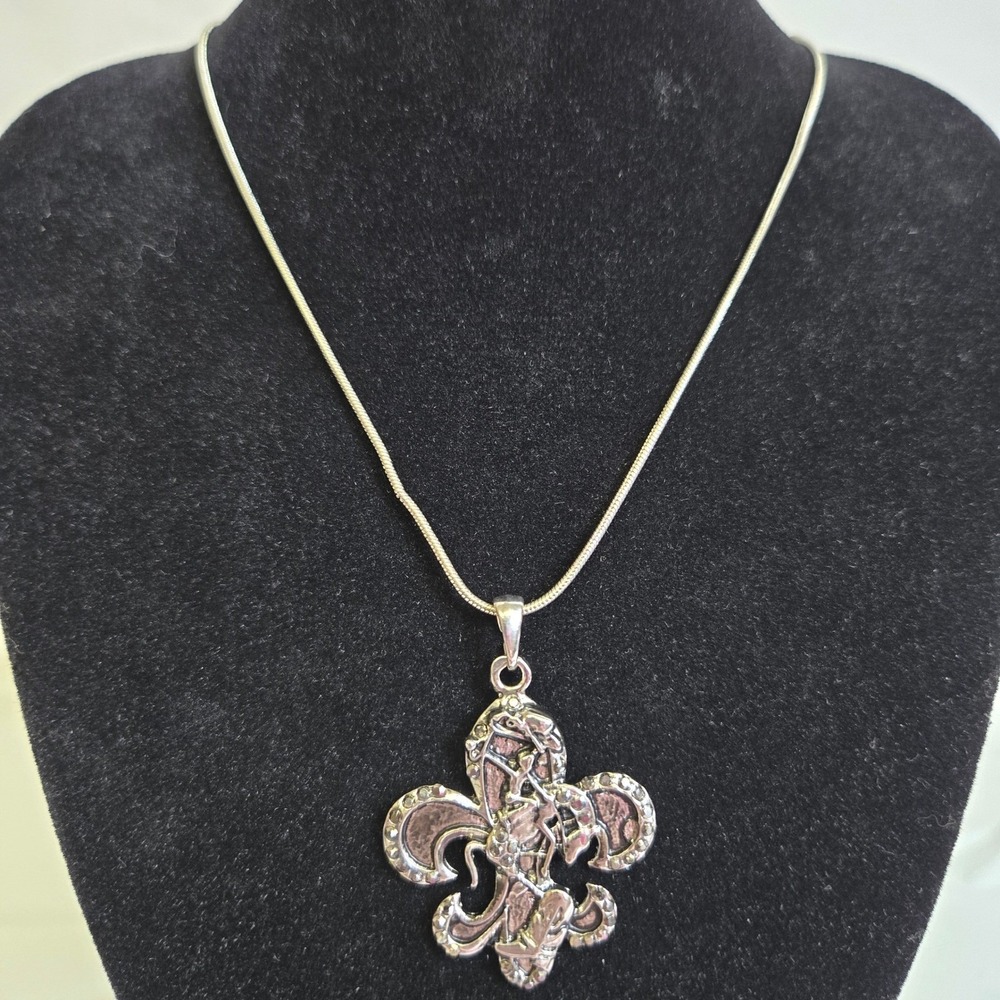 Fleur-de-lis Rodeo Bull Rider Necklace, Silver Tone, Lead/Nickel Free, NK149 New